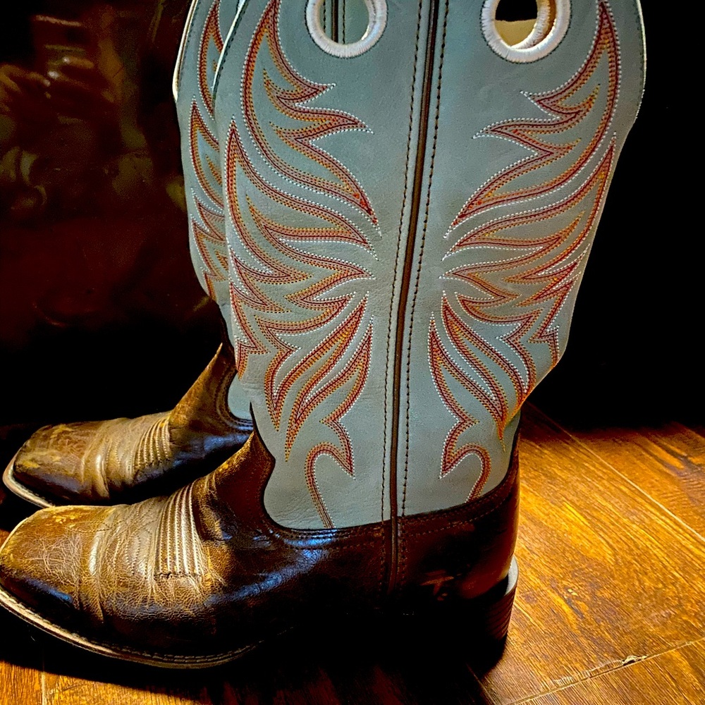 Size 7 Ariat boots